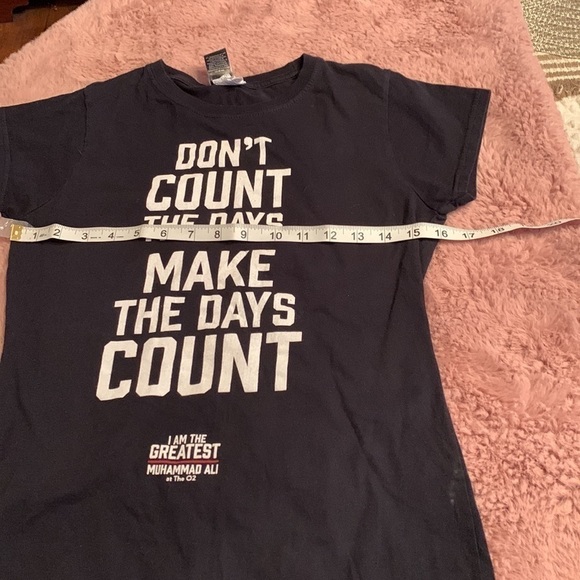 Ali Muhammed Ali Women’s Medium T- Shirt in EUC - Picture 6 of 8